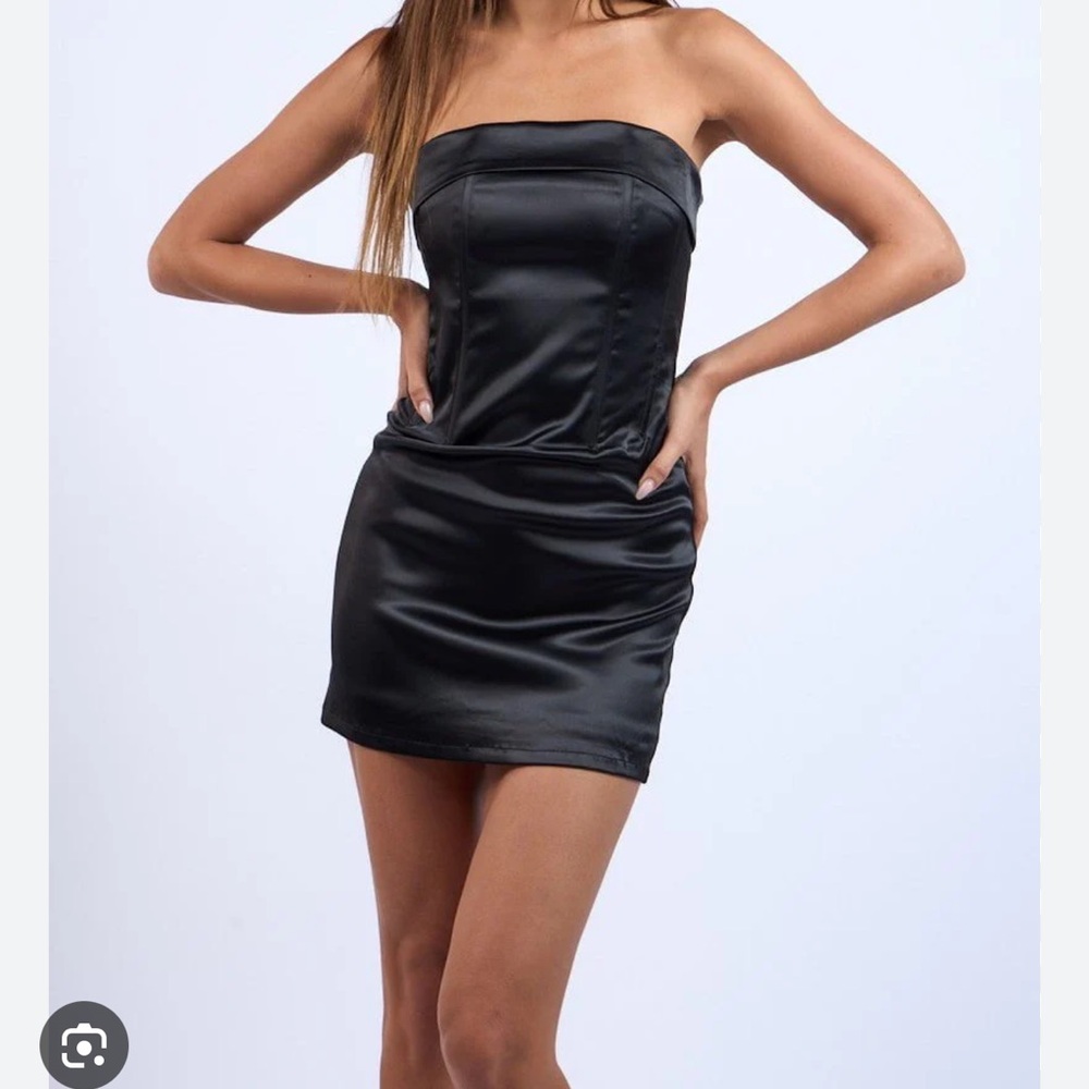 Elegant Black Strapless Dress